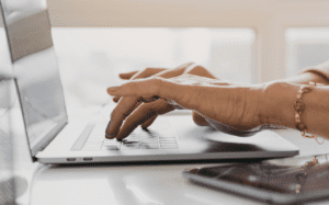Qué riesgos tiene no controlar las notificaciones electrónicas de tus clientes